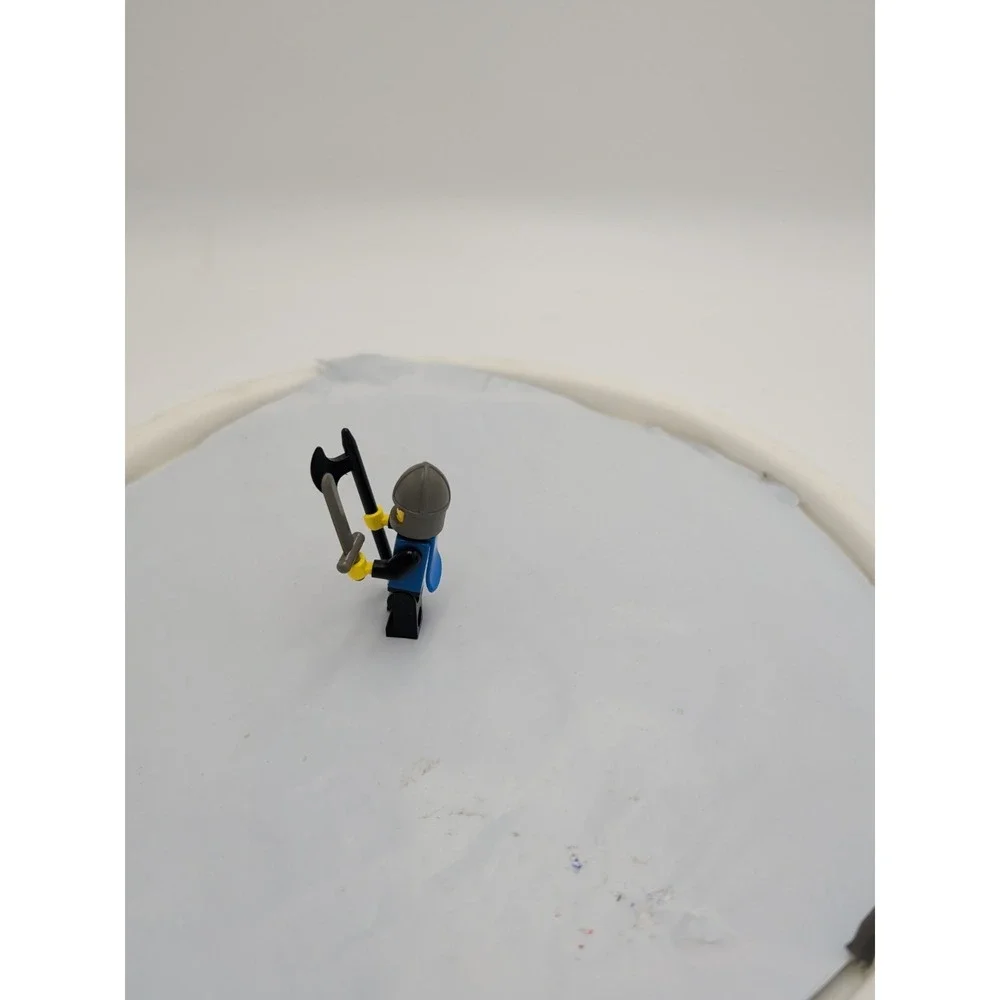 LEGO Castle‎ Black Knights Scale Mail Minifigure cas142 Blue Cape Gray Helmet